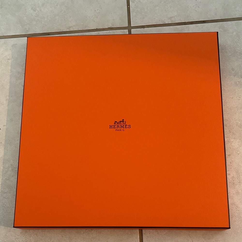 Hermès Signature Orange Gift Box